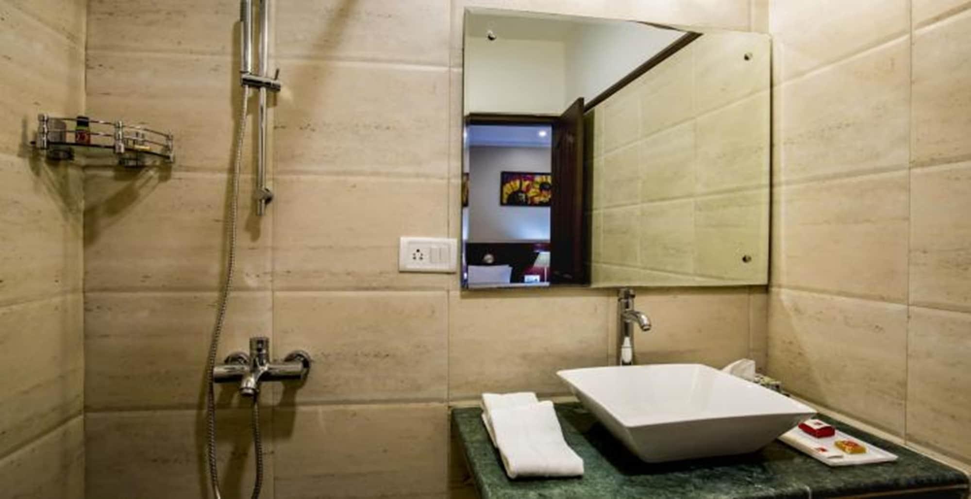 Clarks Inn Nehru Place Ню Делхи Екстериор снимка