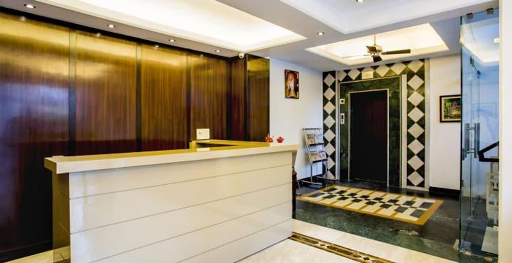 Clarks Inn Nehru Place Ню Делхи Екстериор снимка