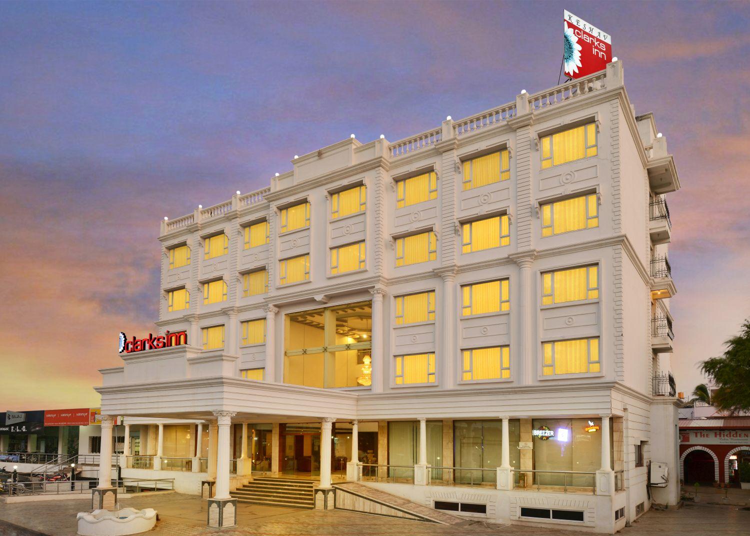 Clarks Inn Nehru Place Ню Делхи Екстериор снимка