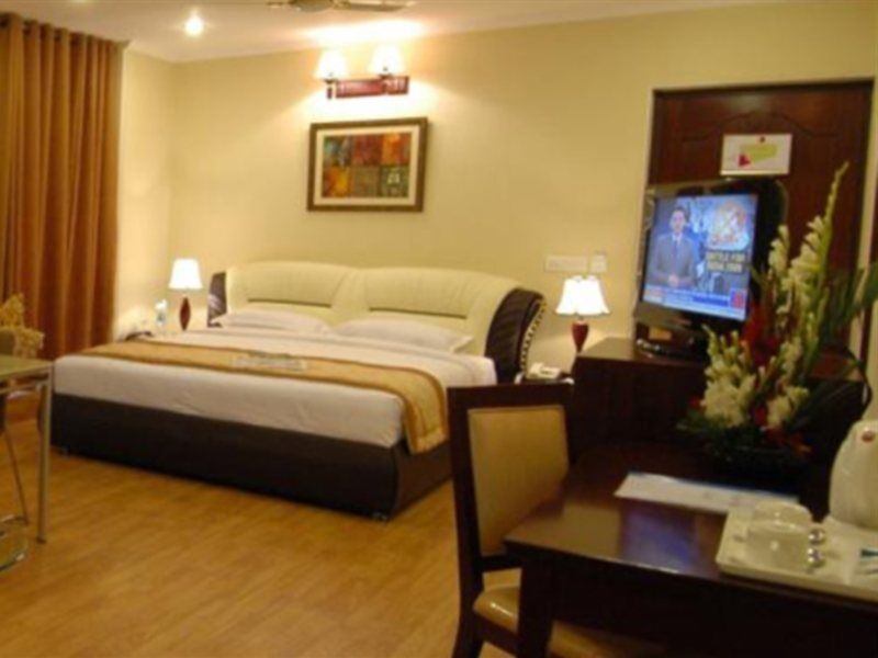 Clarks Inn Nehru Place Ню Делхи Екстериор снимка